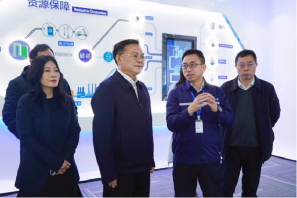 湖南省商務廳黨組書記、廳長沈裕謀調(diào)研中偉股份中部產(chǎn)業(yè)基地