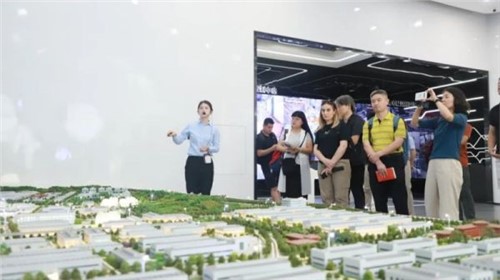 國際媒體第二波！法新社等11家國內外主流媒體采訪中偉